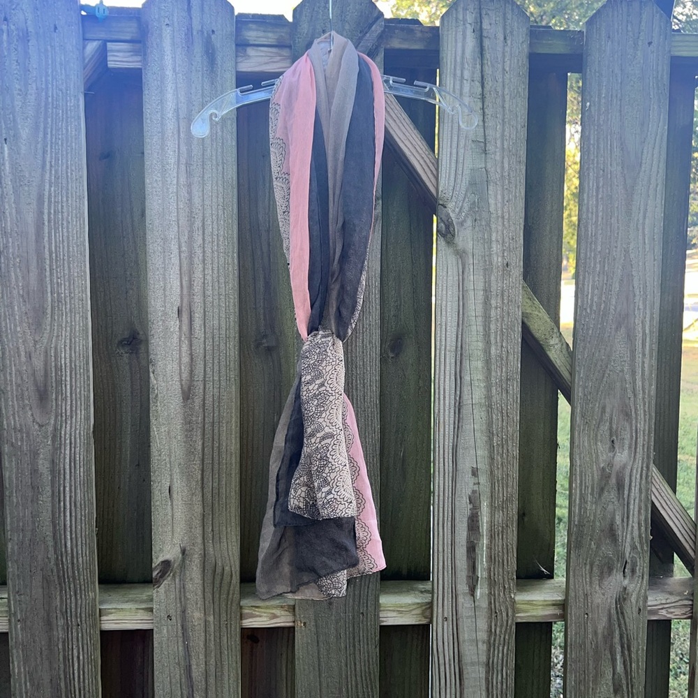 GERINLY pink, tan and gray scarf